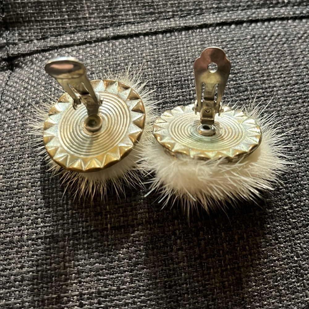 Vintage Cream Fur Pom-Pom Clip-on Earrings - Picture 7 of 15